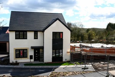 Cardiff, Wales - Mart 2021: Cardiff 'in varoşlarında yeni bir inşaatta satılık ev.