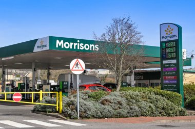 Barry, Wales - Mart 2021: Morrison süpermarketinin bir şubesinde benzin dolum istasyonu