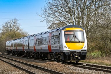 Cardiff, Galler - Mart 2021: Galler Taşımacılık tarafından işletilen dizel yolcu treni Sınıf 170.