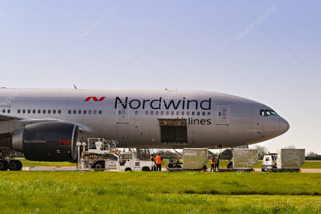 Cardiff, Gales marzo de 2021 Boeing 777 de Nordwind Airlines con