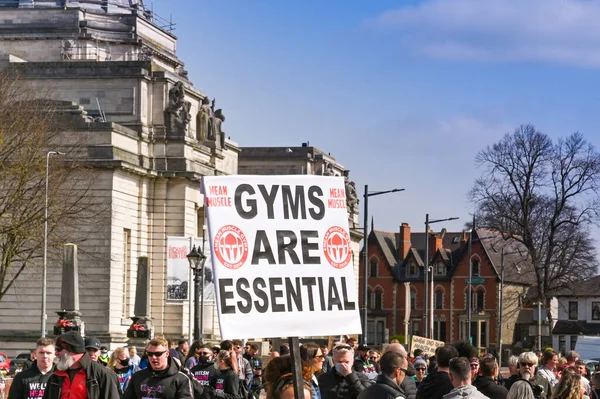 Cardiff Gales Abril 2021 Los Propietarios Gimnasios Usuarios Gimnasios Caminan —  Fotos de Stock