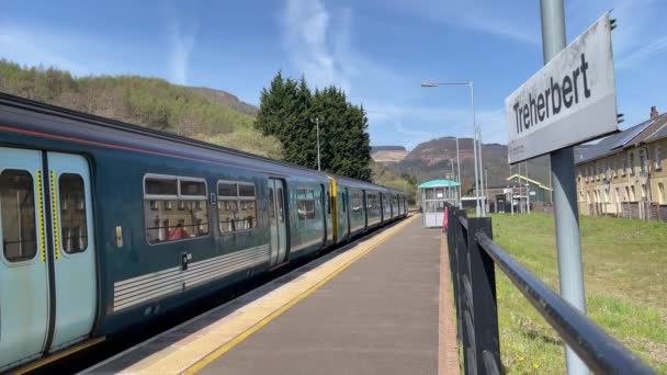 Treherbert Rhondda Valley Wales April 2021 Tåg Avgår Från Ändstationen — Stockvideo