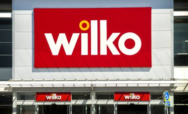 Merthyr Tydfil, Galler - Nisan 2018: Wilko perakende mağaza zincirinin bir şubesinin girişinin üstünü imzalayın