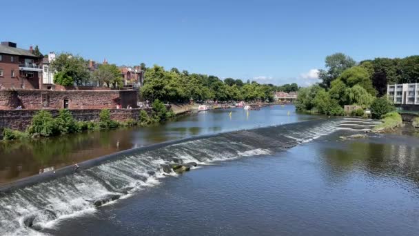 Chester Cheshire Αγγλία Ιούλιος 2021 Weir River Dee Οποίος Ρέει — Αρχείο Βίντεο
