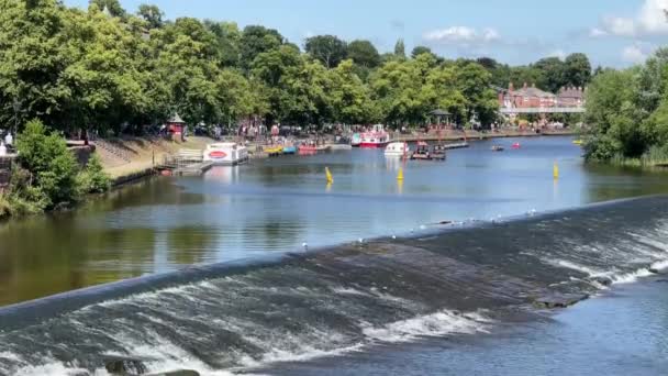 Chester Cheshire England Juli 2021 Weir Floden Dee Som Flyter — Stockvideo