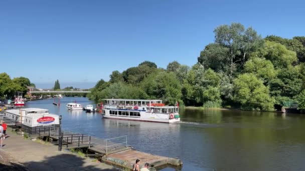 Chester England Juli 2021 Touristen Ausflugsboot Bringt Besucher Auf Den — Stockvideo