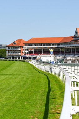 Chester, İngiltere - Temmuz 2021: Chester 'daki yarış pistinde durun. Şehir merkezine bitişik..