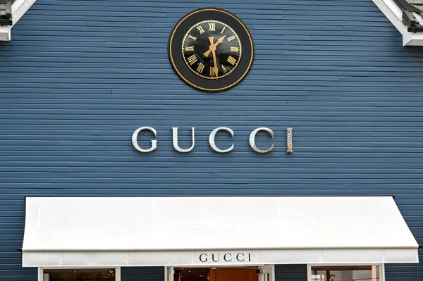 Bicester England Juni 2021 Schild Der Front Eines Gucci Outlets — Stockfoto