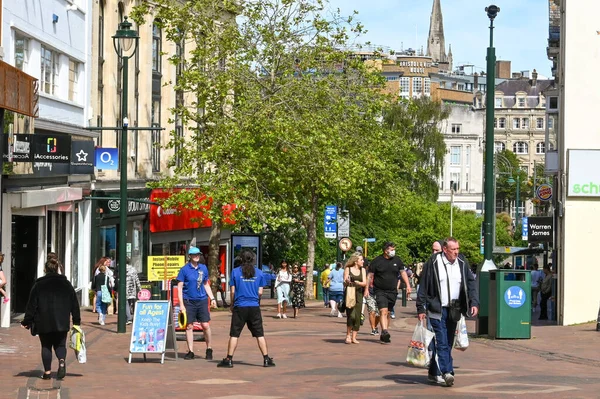 Bournemouth Dorset England Juni 2021 Menschen Einer Der Haupteinkaufsstraßen Stadtzentrum — Stockfoto