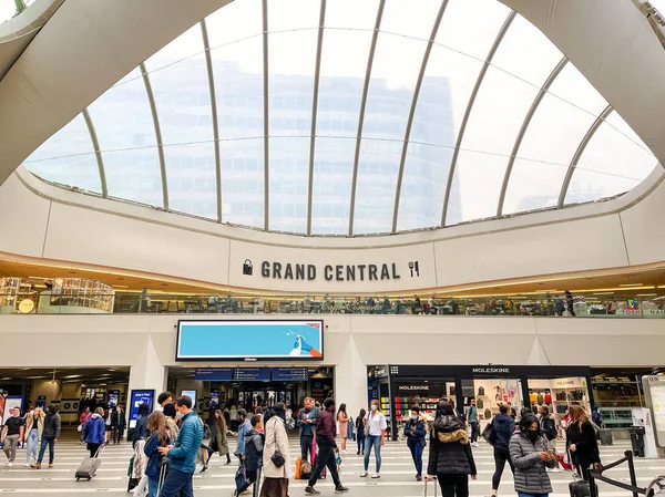 Birmingham Anglia 2021 Július Emberek Birmingham New Street Vasútállomás Csarnokában — Stock Fotó