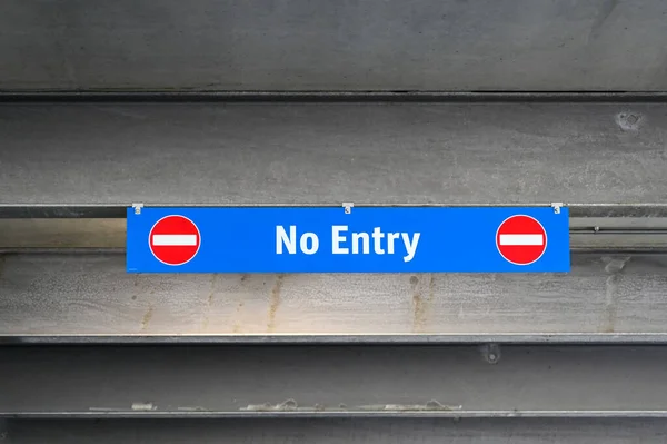 Entry Sign Attached Roof Car Park People — Stock Photo, Image