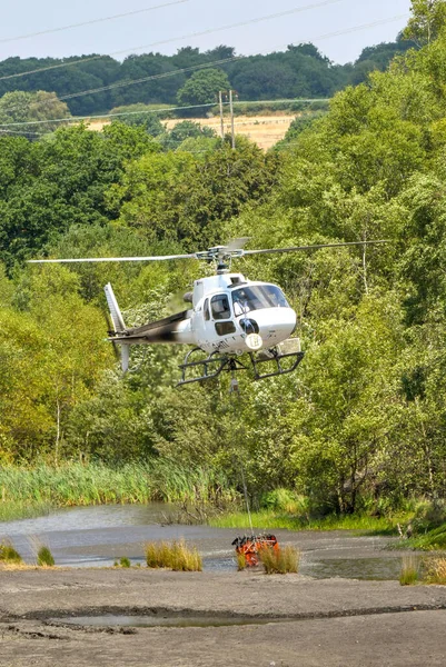 Pontypridd Wales 2018 Július Helikoptert Használnak Füves Tüzek Elleni Harchoz — Stock Fotó