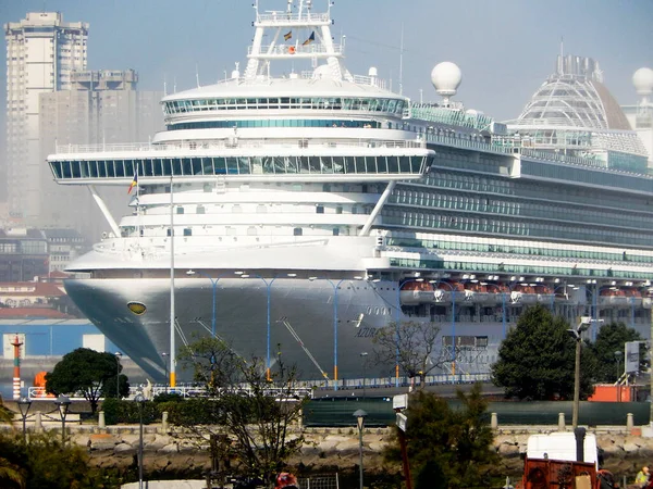 Coruna Spanje Juni 2014 Voorzijde Van Het Cruiseschip Azura Haven — Stockfoto