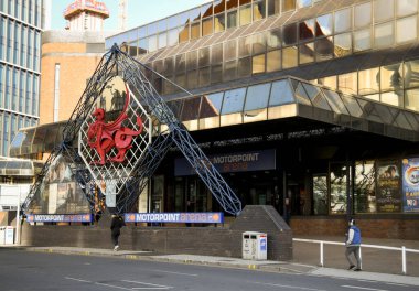 Cardiff, Galler - Kasım 2017: Cardiff şehir merkezindeki Motorpoint Arena 'ya Giriş