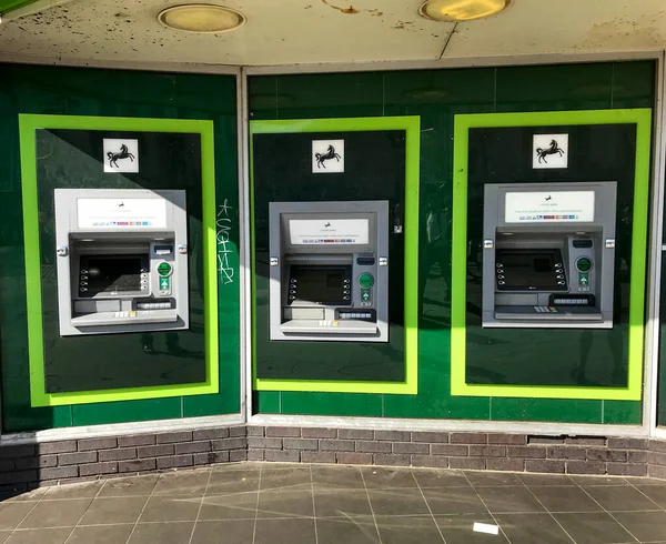 Cardiff Walia Luty 2018 Row Cashpoint Machines Branch Lloyds Bank — Zdjęcie stockowe