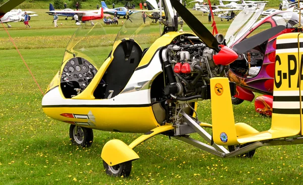 Popham Basingstoke England August 2021 Row Twin Seat Gyrocopters Grass — Stock Photo, Image