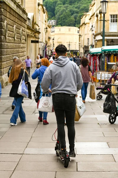 Bath Angleterre Août 2021 Une Personne Traverse Une Zone Piétonne — Photo