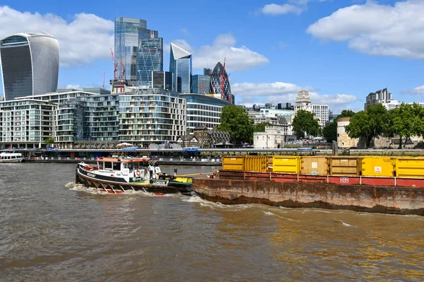 Londen Engeland Augustus 2021 Industrieboot Passeert Onder Een Brug Theems — Stockfoto
