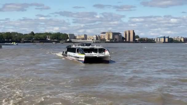 London England August 2021 Moderne Wassertaxi Fähre Der Thames Clippers — Stockvideo