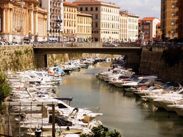 Livorno Italia Agosto 2013 Pequeños Barcos Atados Los Lados Del — Foto de Stock