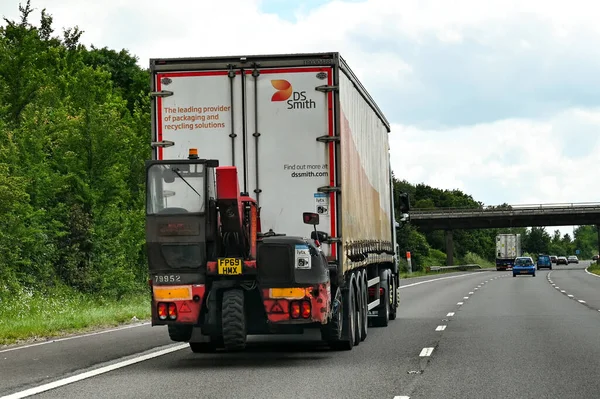 Swindon Inglaterra Junio 2021 Camión Articulado Que Lleva Propia Carretilla — Foto de Stock