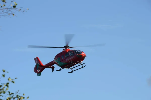 Rhondda Valley Wales 2017 Szeptember Wales Air Ambulance Helikopter Közeledik — Stock Fotó