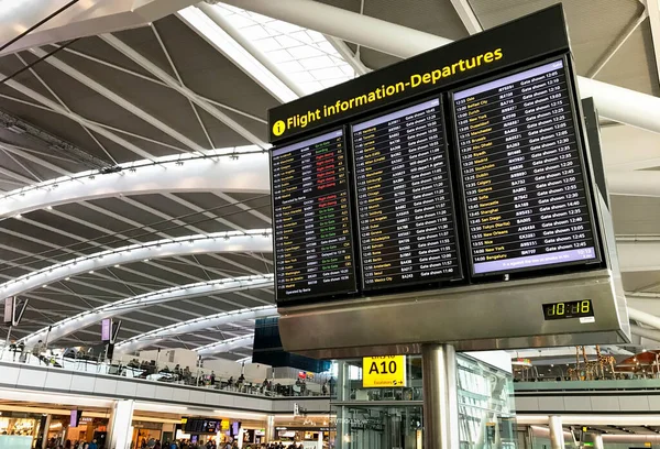 London Anglia 2018 Január Repülési Indulási Információk Megjelenítése Repülőtéri Terminálon — Stock Fotó