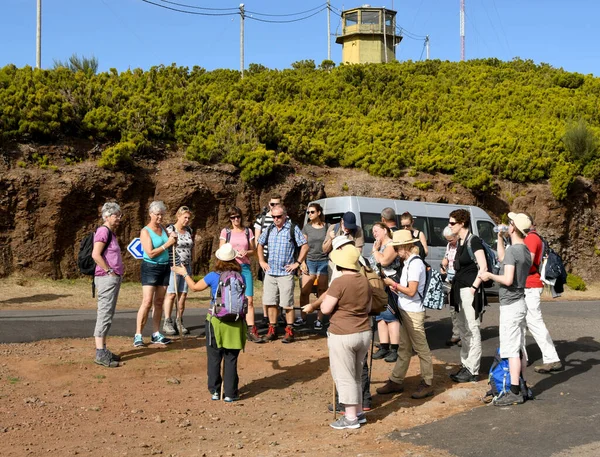 Madeira Portugal Fevereiro 2016 Guia Turístico Que Fala Com Grupo — Fotografia de Stock