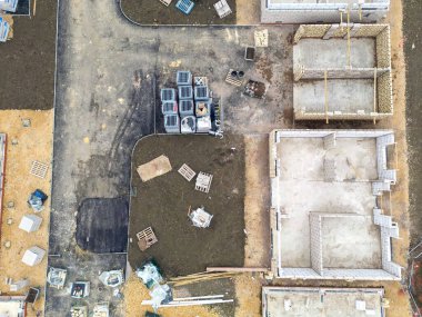 Toddington, Gloucestershire, İngiltere - 10 Ekim 2025: Toddington köyündeki lüks evlerin yeni bir konut geliştirme görüntüsü.