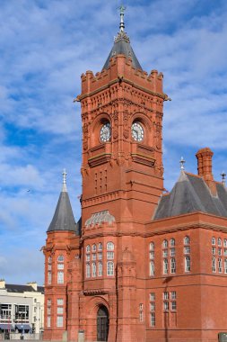 Cardiff, Wales UK - 5 Ekim 2025: Cardiff Körfezi 'ndeki Pierhead Binası' nın dış görünüşü.