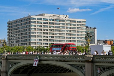 Londra, İngiltere, İngiltere - 4 Temmuz 2025: Westminister 'daki St. Thomas Hastanesi. Hastane Guy 's ve St Thomas' s NHS Vakfı 'nın bir parçası.