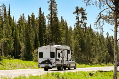 Jackson, Wyoming, ABD - 1 Haziran 2025: Grand Teton Ulusal Parkı 'nda kamp karavanı