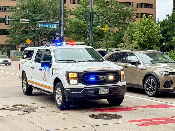 Denver, Colorado, ABD - 2 Haziran 2025: Denver İtfaiye Departmanı tarafından kullanılan SUV...
