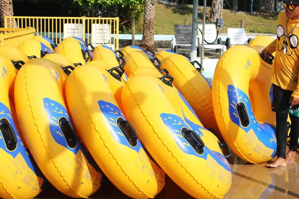 Pattaya Tailândia Abril 2019 Parque Aquático Empregado Parque Água Carrega — Fotografia de Stock