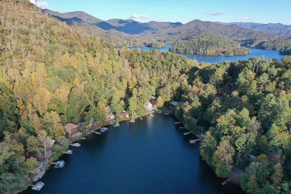 Pemandangan udara rumah danau di tepi Danau Santeetlah, Carolina Utara. — Stok Foto