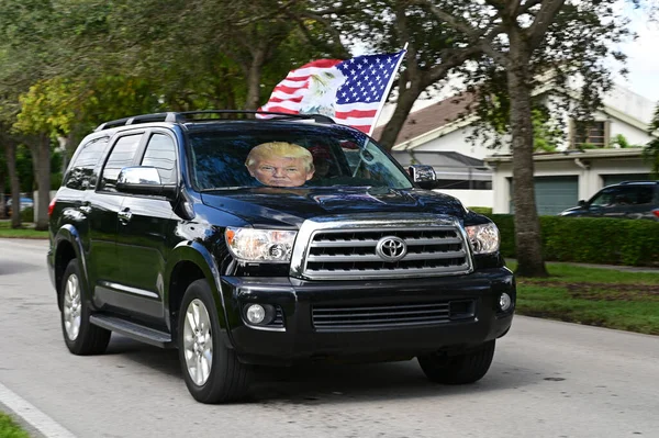 Desfile de coches Trump en el sur de Miami, Florida. — Foto de Stock