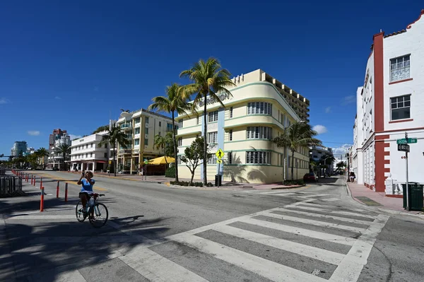 Empty streets of South Beach, Florida under covid 19 closures in March 2020. — Stock Photo, Image