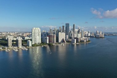 Miami şehrinin gökyüzü manzarası.