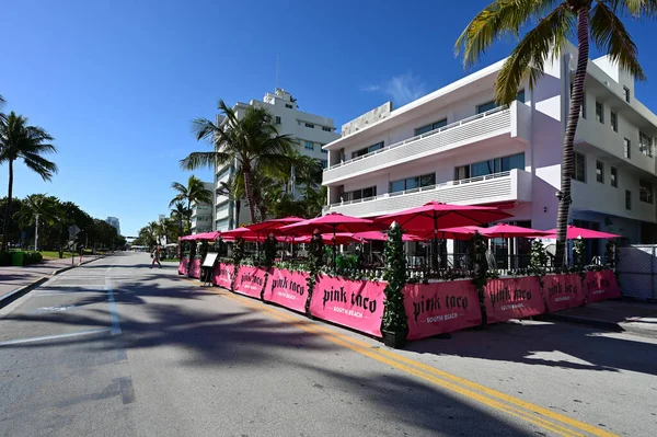 Ocean Drive na Miami Beach, Floryda obecnie zamknięte dla ruchu samochodowego. — Zdjęcie stockowe
