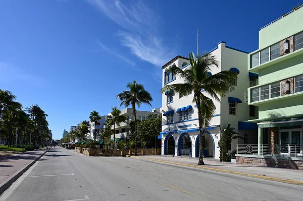 Ocean Drive en Miami Beach, Florida actualmente cerrado al tráfico de automóviles. — Foto de Stock