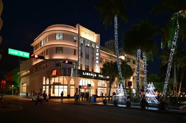 Lincoln Tiyatrosu Lincoln Road Alışveriş Merkezi, Miami Beach, Florida, gece.