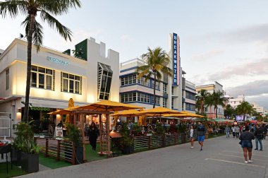 Ocean Drive ve Art Deco Bölgesi Miami Beach, Florida Alacakaranlık.