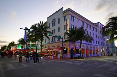 Ocean Drive ve Art Deco Bölgesi Miami Beach, Florida Alacakaranlık.