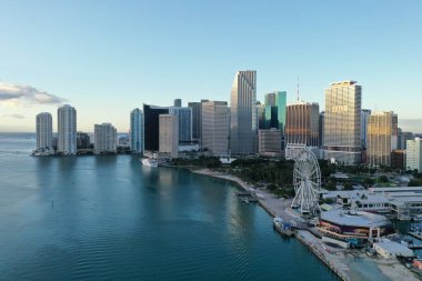 Miami ve Bayfront Park 'ın havadan görüntüsü, Florida.