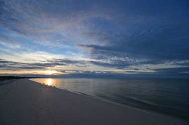 Florida, Everglades Ulusal Parkı 'ndaki Cape Sable plajı gün doğumunda..