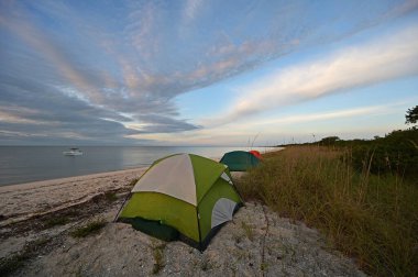 Everglades Ulusal Parkı, Florida 'daki Middle Cape Sable' da çadır kampı..