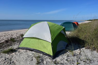 Everglades Ulusal Parkı, Florida 'daki Middle Cape Sable' da çadır kampı..