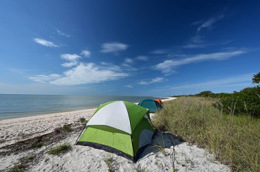 Everglades Ulusal Parkı, Florida 'daki Middle Cape Sable' da çadır kampı..
