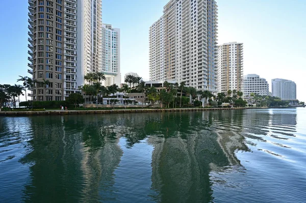 City of Miami skyline from bridge to Brickell Key, Florida. — Stock Photo, Image