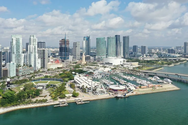 Bayside Pazarı ve Miami, Florida 'nın hava manzarası.